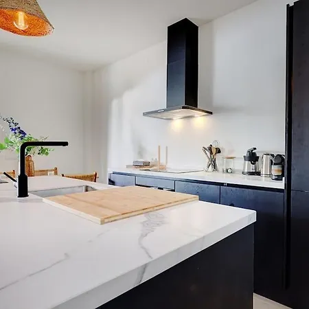 Alejandra - Gerenoveerd Direct Aan Zee Apartment