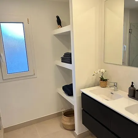Alejandra - Gerenoveerd Direct Aan Zee * Estepona