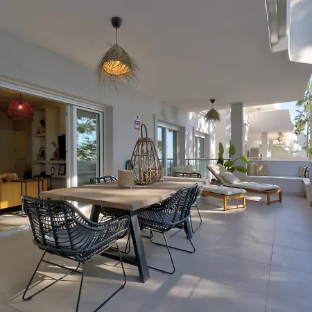 Alejandra - Gerenoveerd Direct Aan Zee Apartment *